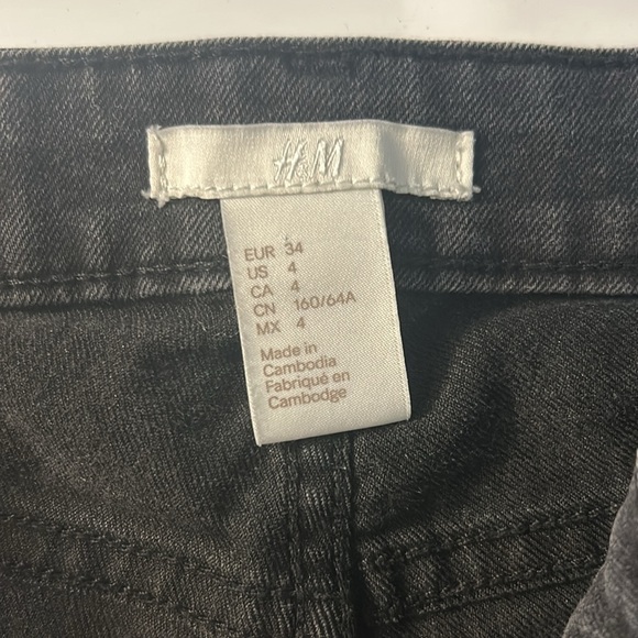 Black shorts - Picture 3 of 3